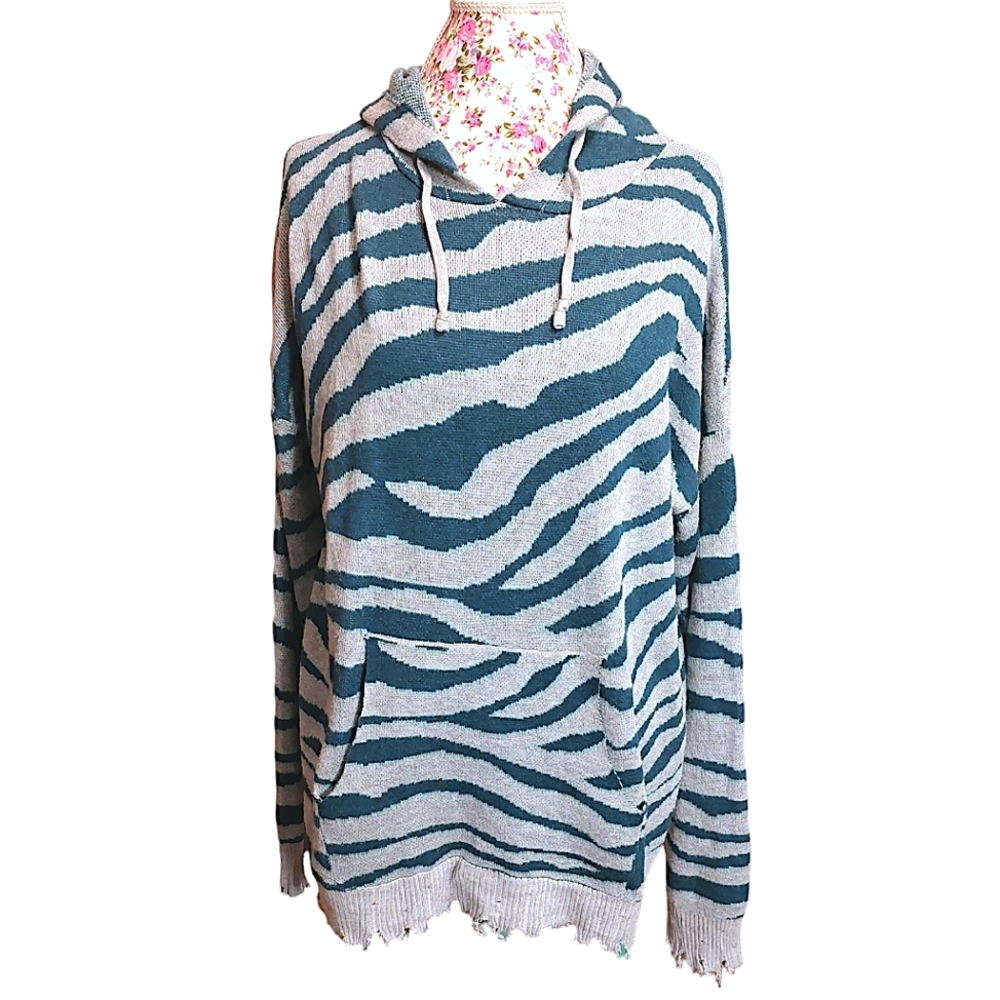 NWOT Fate hooded sweater